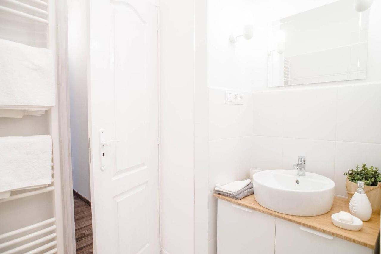 Comfy, Renewed 3 Bedroom Apt In Center Budapest Extérieur photo